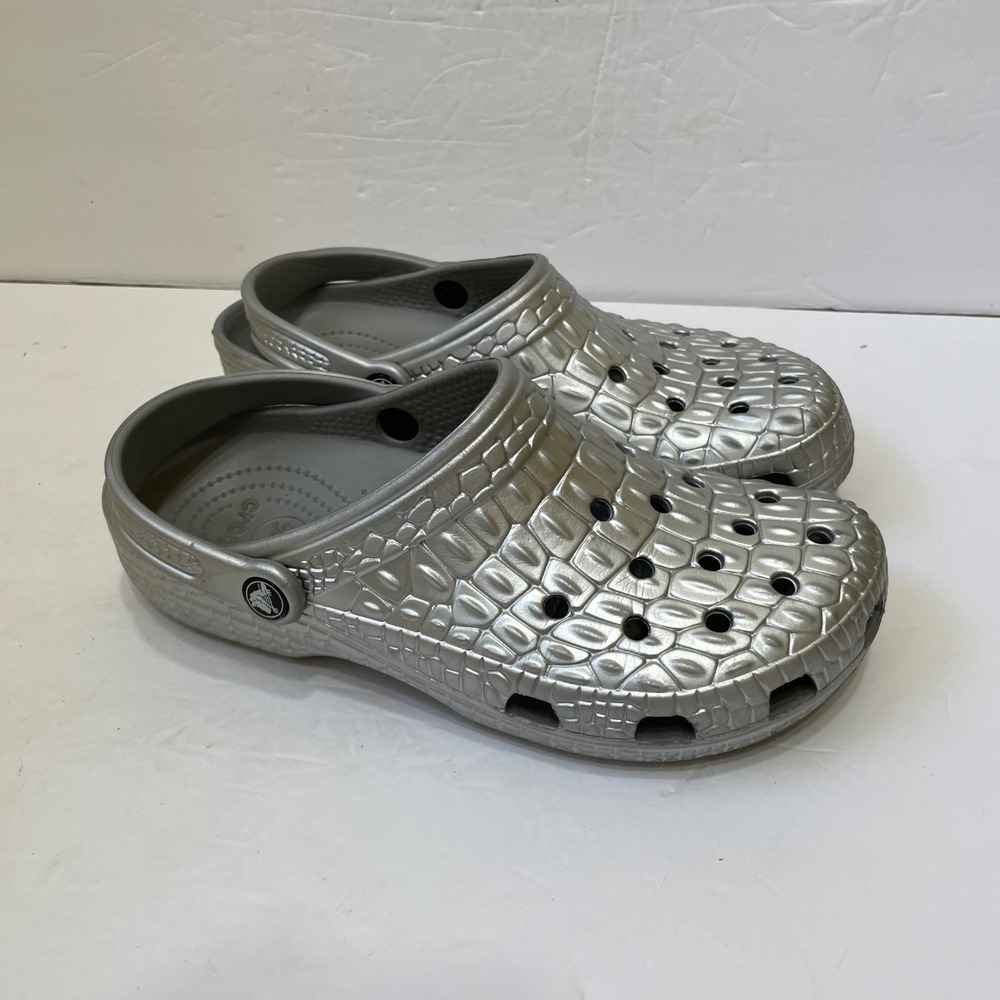 CROCS CLASSIC SILVER‎ METALLIC CROCSKIN CLOGS